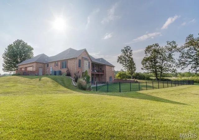 Photo 4 of Single family home for sale at 929 Castle Rock Ave, Lebanon, MO 65536 | MLS# MIS26028190 | Listing updated on 2026-10-04