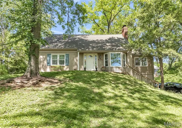 Homes for sale in Kirkwood, MO | 9 Modoc Trl, Kirkwood, MO 63122 | MLS# MIS26028213
