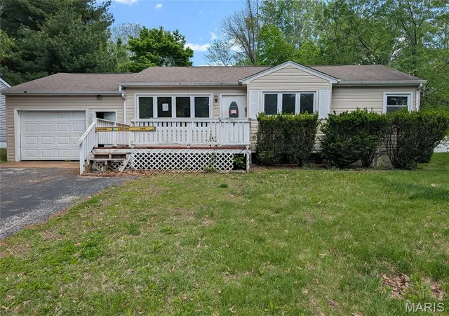 Homes for sale in Belleville, IL | 20 Marlo Dr, Belleville, IL 62226 | MLS# MIS26028223