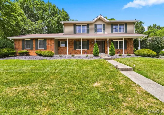 Photo 2 of Single family home for sale at 3065 Winding River Dr, Saint Charles, MO 63303 | MLS# MIS26028239 | Listing updated on 2026-09-06