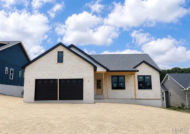 Photo 1 of Single family home for sale at 983 Half Moon Ln, Caseyville, IL 62232 | MLS# MIS26028257 | Listing updated on 2026-09-12