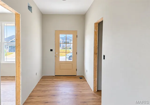 Photo 2 of Single family home for sale at 983 Half Moon Ln, Caseyville, IL 62232 | MLS# MIS26028257 | Listing updated on 2026-09-12