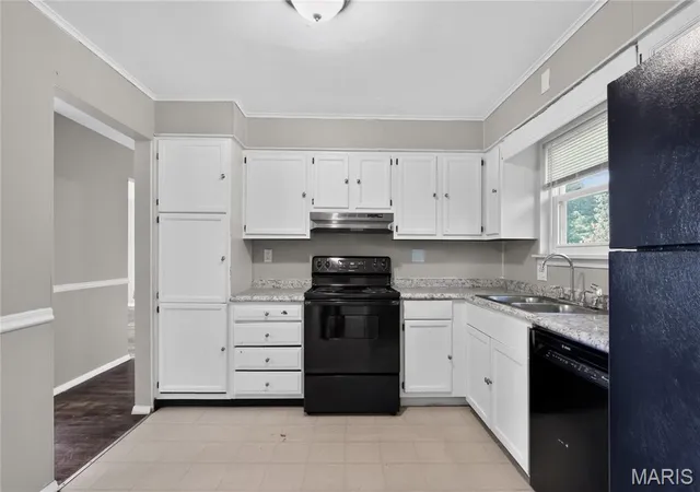 Photo 4 of Sale Pending at 9503 Yorktown Dr, St Louis, MO 63137 | MLS# MIS26028287 | Listing updated on 2026-10-07