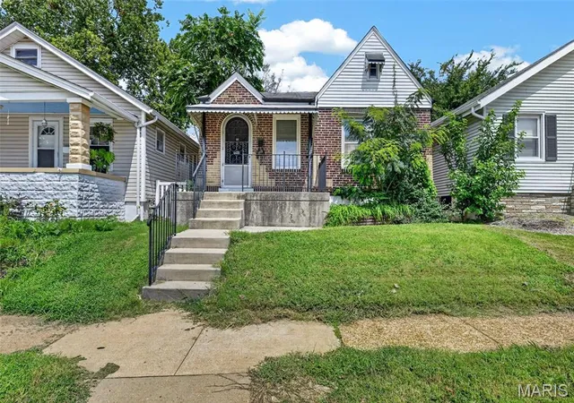 Photo 1 of Sale Pending at 6425 Hoffman Ave, St Louis, MO 63139 | MLS# MIS26028293 | Listing updated on 2026-08-31
