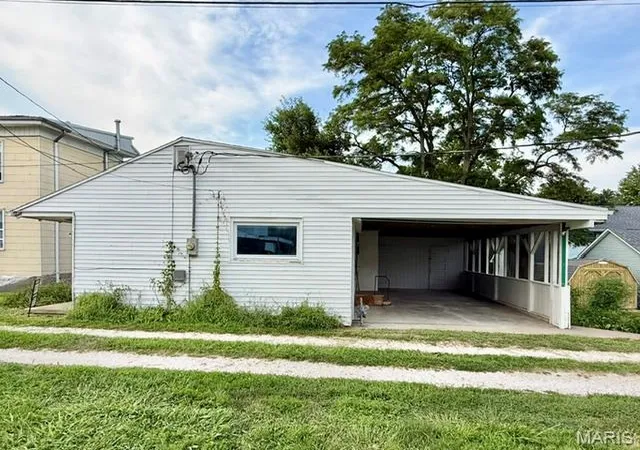 2nd image of 311 S Lane St, Palmyra, MO 63461 | MLS# MIS26028298