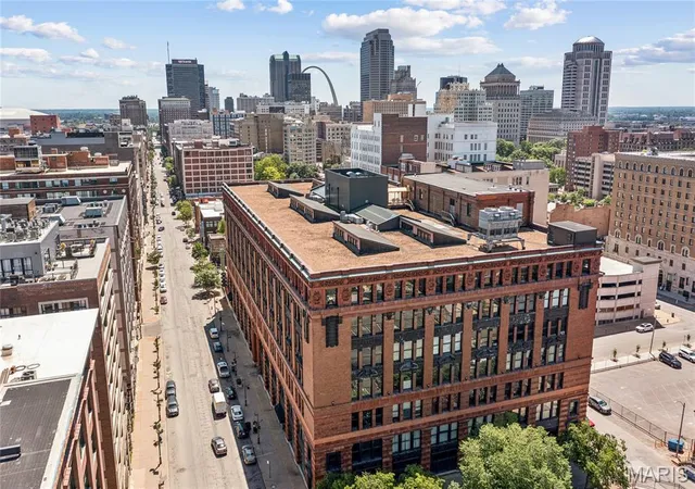 2nd image of 1520 Washington Ave, St. Louis, MO 63103