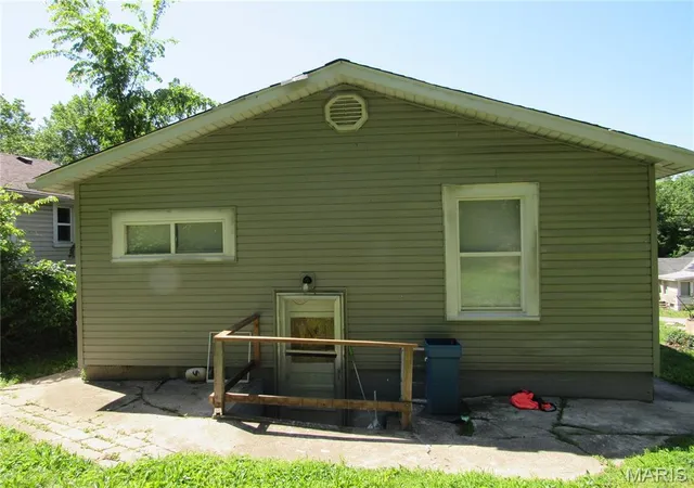 Homes for sale in Alton, IL | 3034 Glenwood Ave, Alton, IL 62002 | MLS# MIS26028337