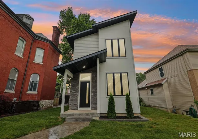 Single Family Residence at 2925 Lafayette Ave, Saint Louis, MO 63104 | MLS# MIS26028350 | | Sold on 2026-07-13