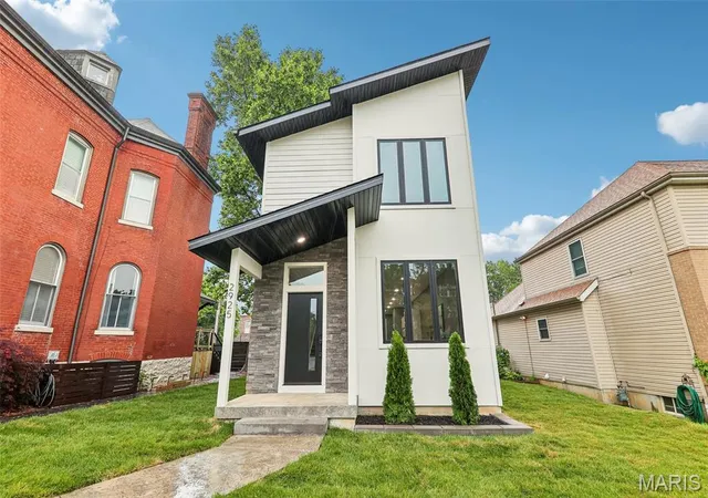 Photo 1 of Single Family Residence at 2925 Lafayette Ave, Saint Louis, MO 63104 | MLS# MIS26028350 | | Sold on 2026-07-13