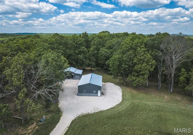 Photo 2 of Sale Pending at 8923 Dragonfly Rnch, Owensville, MO 65066 | MLS# MIS26028378 | Listing updated on 2026-06-11