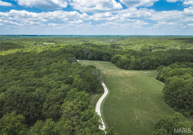 Photo 4 of Sale Pending at 8923 Dragonfly Rnch, Owensville, MO 65066 | MLS# MIS26028378 | Listing updated on 2026-06-11