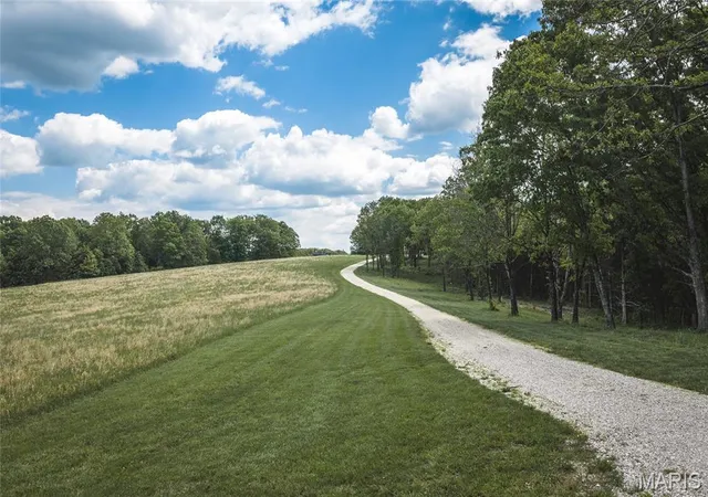 Photo 5 of Sale Pending at 8923 Dragonfly Rnch, Owensville, MO 65066 | MLS# MIS26028378 | Listing updated on 2026-06-11