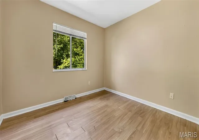 3rd image of 10062 Bon Oak Dr, Saint Louis, MO 63136 | MLS# MIS26028396