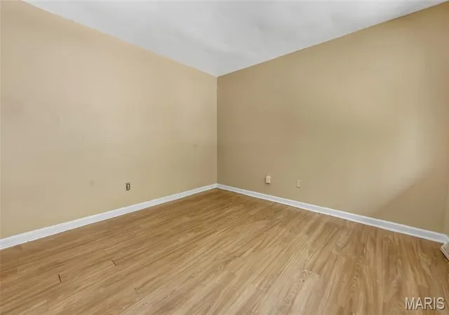 4th image of 10062 Bon Oak Dr, Saint Louis, MO 63136 | MLS# MIS26028396