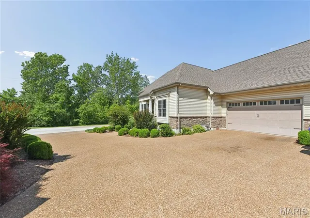 22nd image of 1017 Harmony Lake Parkway, Saint Peters, MO 63376 | MLS# MIS26028408