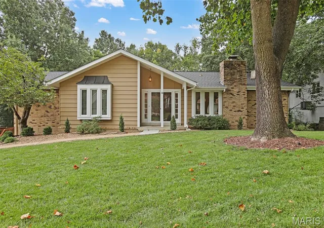 Photo 2 of Sale Pending at 15350 Thistlebriar Ct, Chesterfield, MO 63017 | MLS# MIS26028427 | Listing updated on 2026-08-16