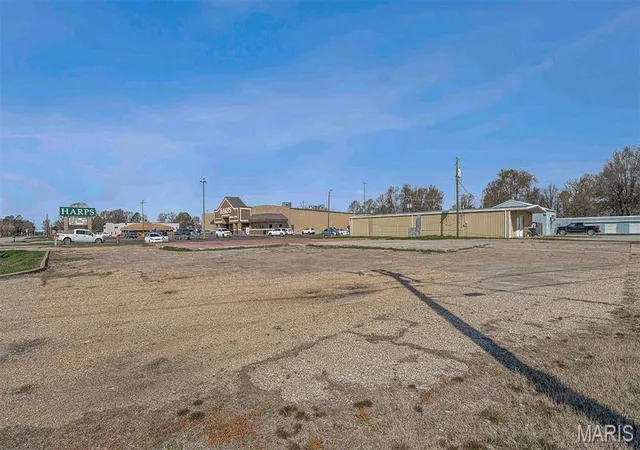 2nd image of 1512 Saint Francis St, Kennett, MO 63857 | MLS# MIS26028470