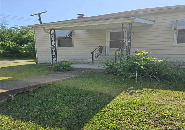 Homes for sale in New Athens, IL | 401 S Van Buren St, New Athens, IL 62264 | MLS# MIS26028474