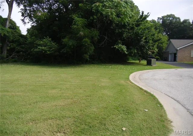 Homes for sale in Fairview Heights, IL | 83 Montclair Dr, Fairview Heights, IL 62208 | MLS# MIS26028498