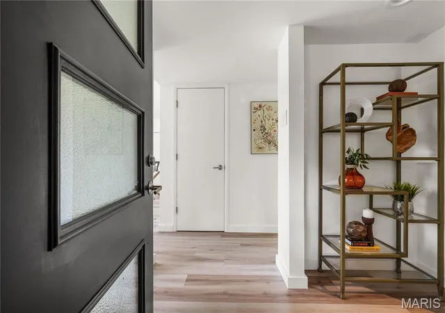 3rd image of 2 Sunswept Dr, St Louis, MO 63141 | MLS# MIS26028530