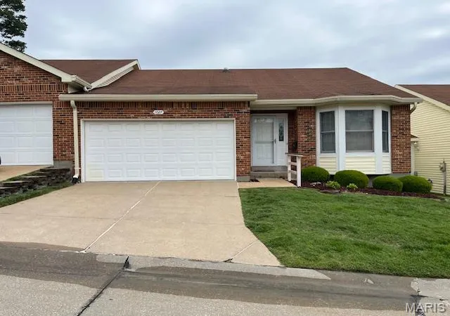 Homes for sale in St Louis, MO | 1027 Forder Square Dr, St Louis, MO 63129 | MLS# MIS26028579
