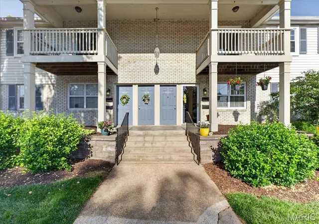 1st image of 1524 Swallow Dr, Saint Louis, MO 63144 | MLS# MIS26028645