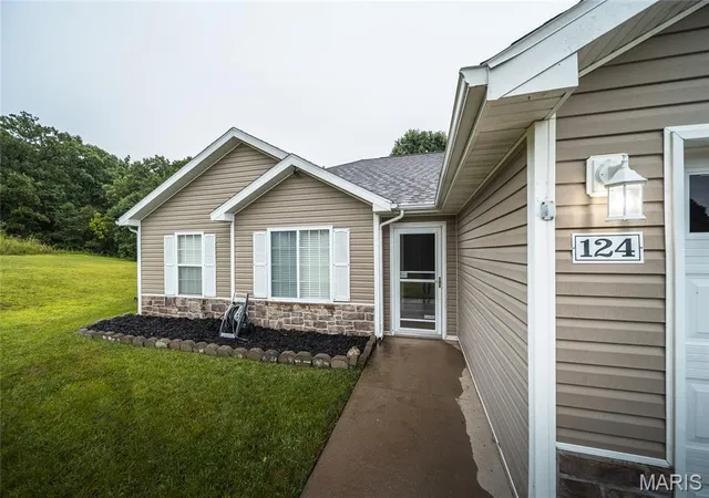 Homes for sale in St Robert, MO | 124 Lakeview Ct, St Robert, MO 65584 | MLS# MIS26028689