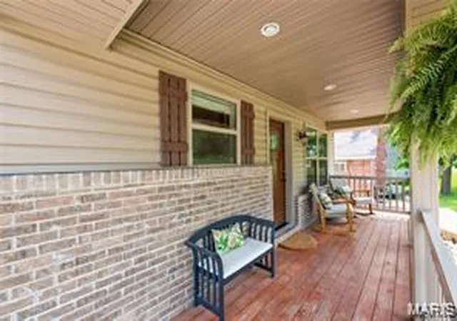 Photo 2 of Sale Pending at 106 Reading Ave, Maryland Heights, MO 63043 | MLS# MIS26028726 | Listing updated on 2026-08-22