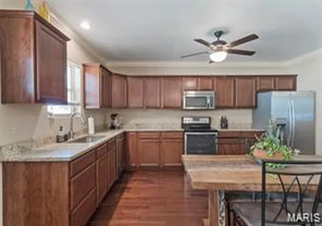 Photo 4 of Sale Pending at 106 Reading Ave, Maryland Heights, MO 63043 | MLS# MIS26028726 | Listing updated on 2026-08-22