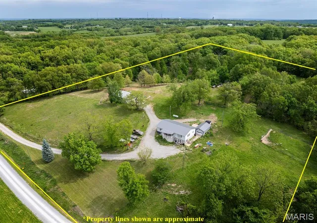 Homes for sale in New London, MO | 12746 Thornberry Rd, New London, MO 63459 | MLS# MIS26028739