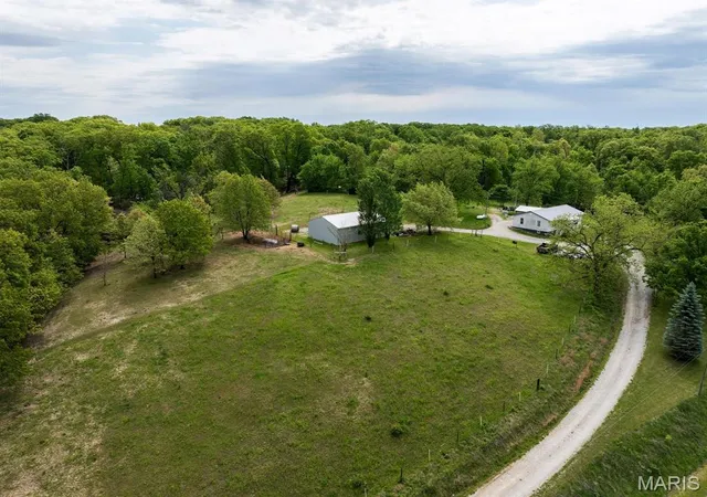 Photo 3 of Single family home for sale at 12746 Thornberry Rd, New London, MO 63459 | MLS# MIS26028739 | Listing updated on 2026-09-28