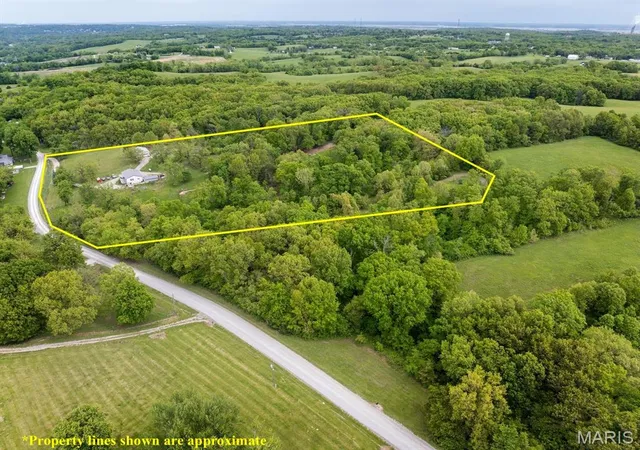 Homes for sale in New London, MO | 12746 Thornberry Rd, New London, MO 63459 | MLS# MIS26028739