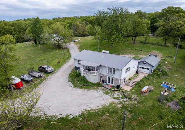 Photo 3 of Single family home for sale at 12746 Thornberry Rd, New London, MO 63459 | MLS# MIS26028739 | Listing updated on 2026-09-28