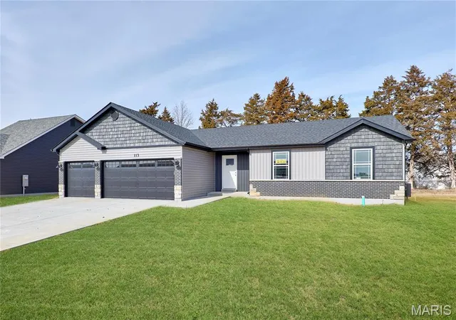 Photo 1 of Single family home for sale at 28541 Shallow Water Rd, Warrenton, MO 63383 | MLS# MIS26028758 | Listing updated on 2026-09-18