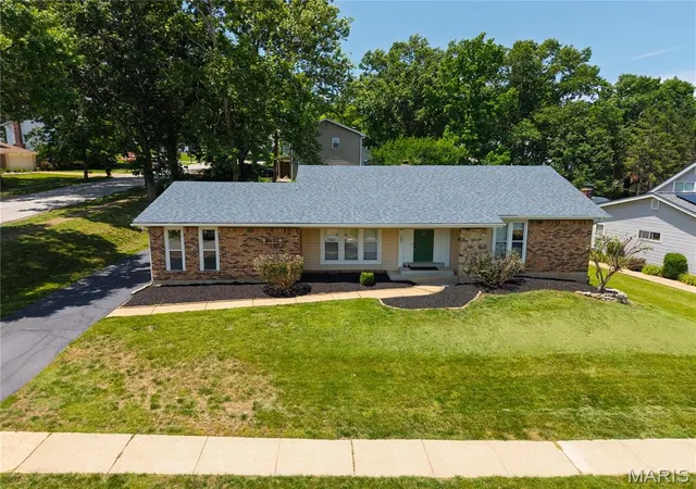 Photo 1 of Sale Pending at 607 Garden Leaf Ct, Ballwin, MO 63011 | MLS# MIS26028765 | Listing updated on 2026-07-27