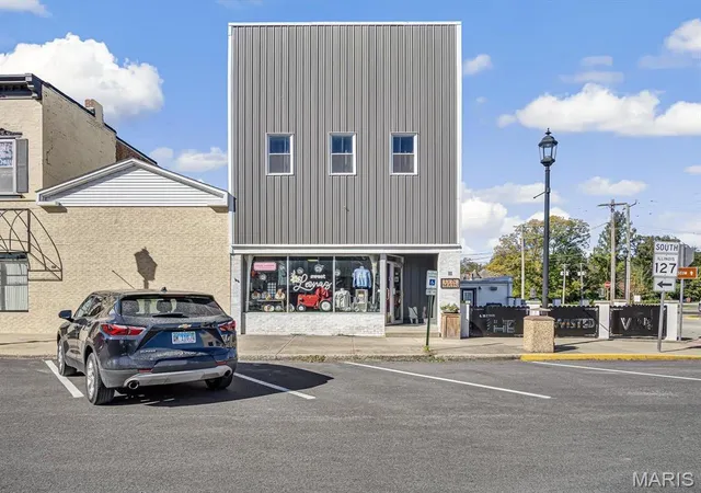 Homes for sale in Pinckneyville, IL | 15 N Main St, Pinckneyville, IL 62274 | MLS# MIS26028779