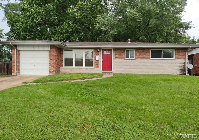 Photo 1 of Single family home for sale at 575 Ryan Dr, Florissant, MO 63031 | MLS# MIS26028785 | Listing updated on 2026-09-07