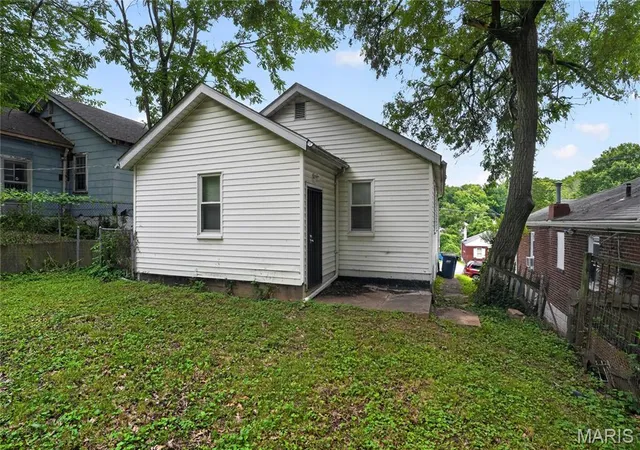 Photo 3 of Single family home for sale at 7110 Dawson Pl, Saint Louis, MO 63136 | MLS# MIS26028787 | Listing updated on 2026-10-19