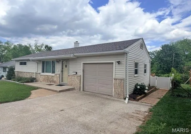 Homes for sale in Webster Groves, MO | 422 Barron Ln, Webster Groves, MO 63119 | MLS# MIS26028823