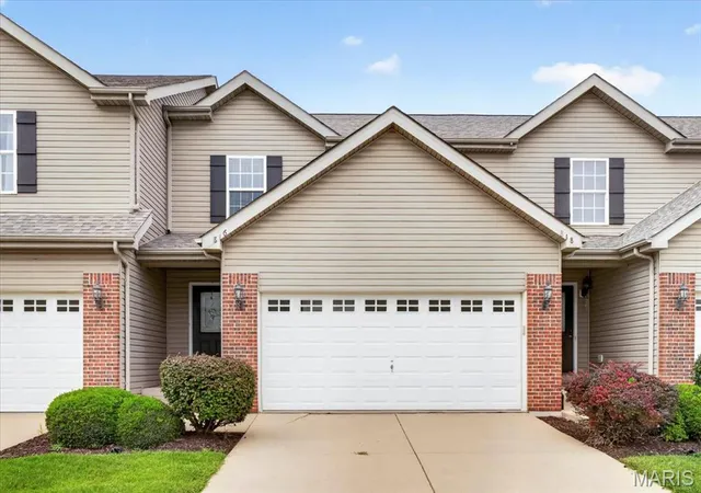 Photo 1 of Sale Pending at 816 Foxgrove Dr, Fairview Heights, IL 62208 | MLS# MIS26028831 | Listing updated on 2026-08-30