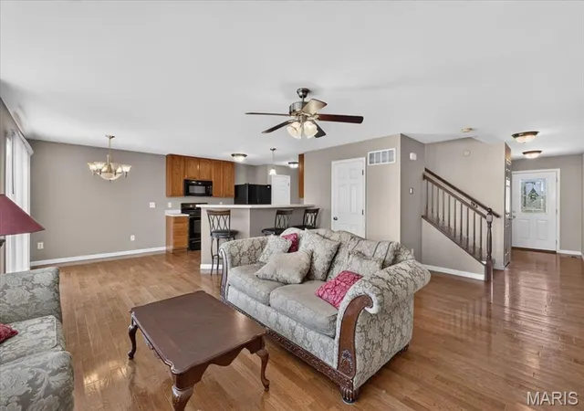 Photo 3 of Sale Pending at 816 Foxgrove Dr, Fairview Heights, IL 62208 | MLS# MIS26028831 | Listing updated on 2026-08-30