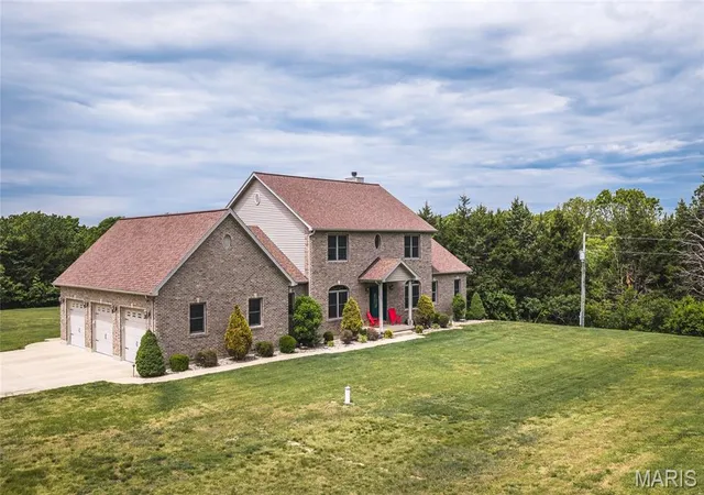 3rd image of 446 Cedar Breeze Dr, Sullivan, MO 63080 | MLS# MIS26028862