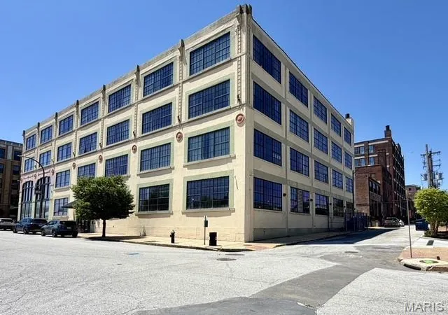 3rd image of 2201 Locust St #408 & 409, St Louis, MO 63103 | MLS# MIS26028868
