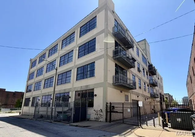 4th image of 2201 Locust St #408 & 409, St Louis, MO 63103 | MLS# MIS26028868