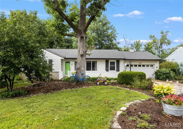 Homes for sale in Webster Groves, MO | 425 Linum Ln, Webster Groves, MO 63119 | MLS# MIS26028887