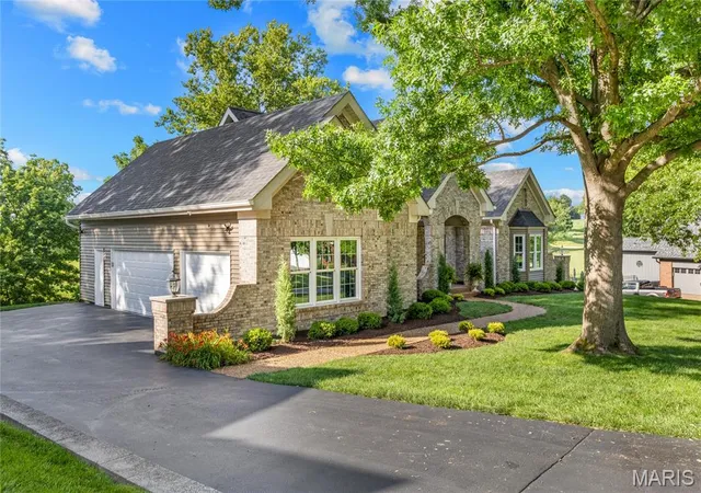3rd image of 684 Clifden Dr, Weldon Spring, MO 63304 | MLS# MIS26028920