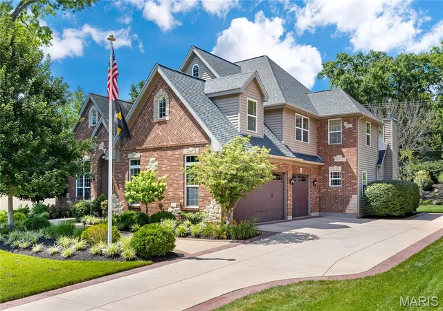 image of 11727 Fawnridge Dr, Saint Louis, MO 63131 | MLS# MIS26028924