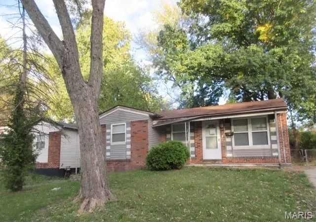 Photo 1 of Single family home for sale at 10324 Royal Dr, Saint Louis, MO 63136 | MLS# MIS26028952 | Listing updated on 2026-05-11