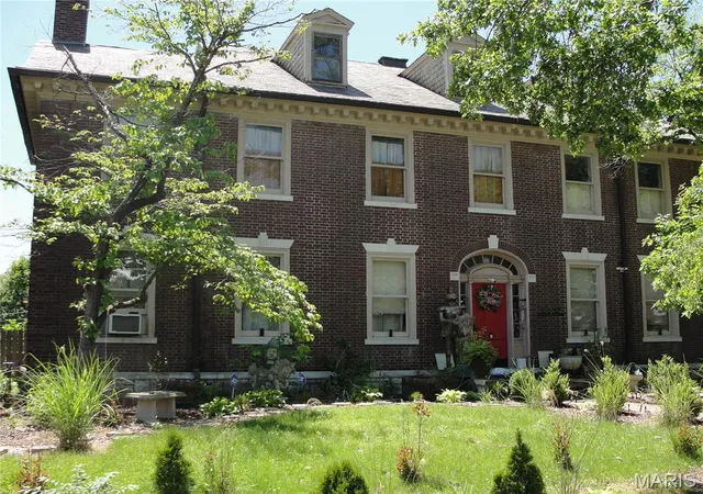 1st image of 34 Waterman Pl, St Louis, MO 63112 | MLS# MIS26028980