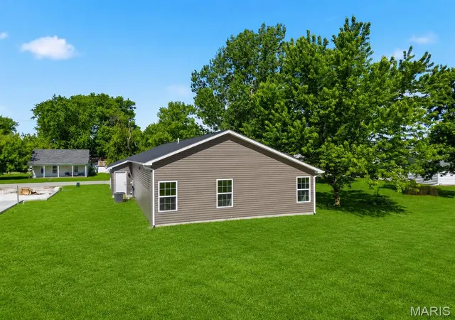 Homes for sale in Hawk Point, MO | 256 Walnut St, Hawk Point, MO 63349 | MLS# MIS26029056